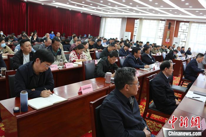 圖為專題黨課現場。　貢桑拉姆 攝