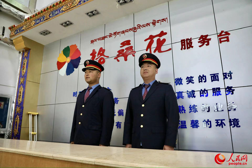 那曲火車站格桑花服務(wù)臺(tái)。人民網(wǎng)記者 次仁羅布攝