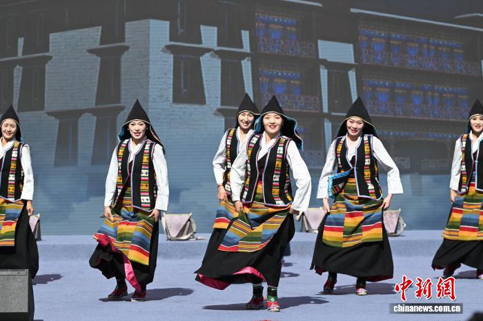 西藏“大地歡歌格桑花演出季”惠民演出綻放基層文化活力