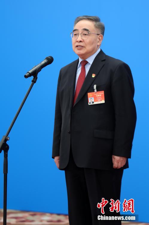 3月8日，第十三屆全國人民代表大會第四次會議舉行第二場“代表通道”采訪活動。圖為全國人大代表張伯禮通過網絡視頻方式接受采訪。 <a target='_blank' ><p  align=
